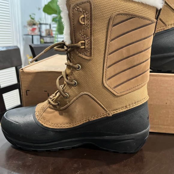 The North Face Women's Shellista IV Mid Waterproof snow Boot size 9 - Picture 4 of 10